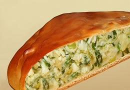 Пошаговый рецепт пирога с зеленым луком и яйцом