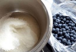 Черничное варенье — готовим по бабушкиным рецептам