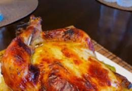 Вкусная домашняя курица, запеченная в духовке - рецепт приготовления с фото